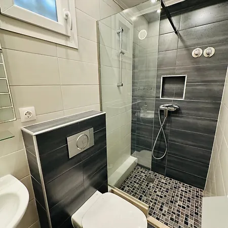 Afrodite Seaside בית הארחה